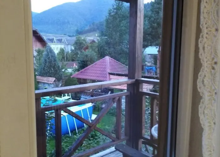 Iryna ірина منزل ريفي Tukhlya